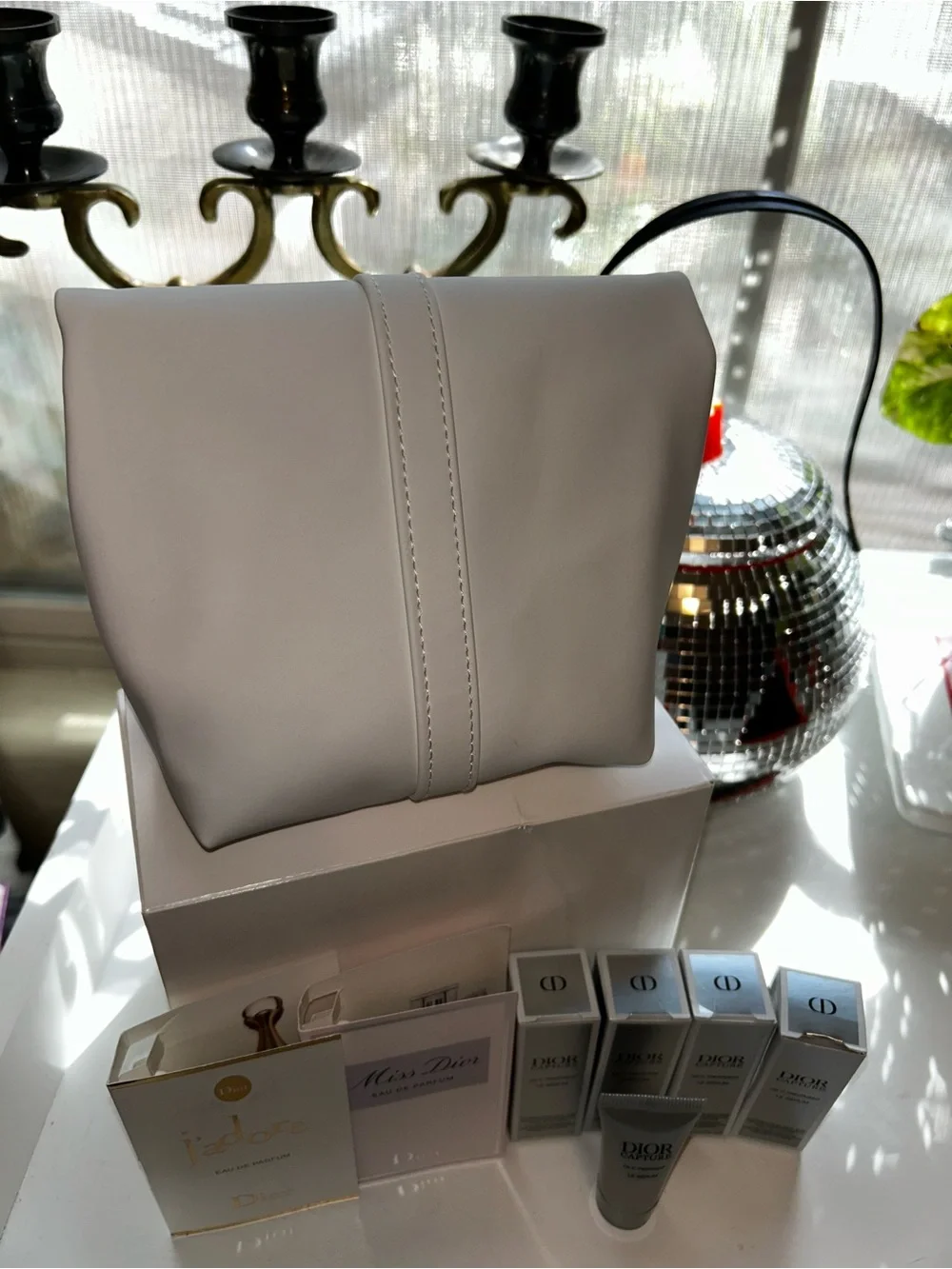 Dior White Cosmetic Pouch w/beauty Minis